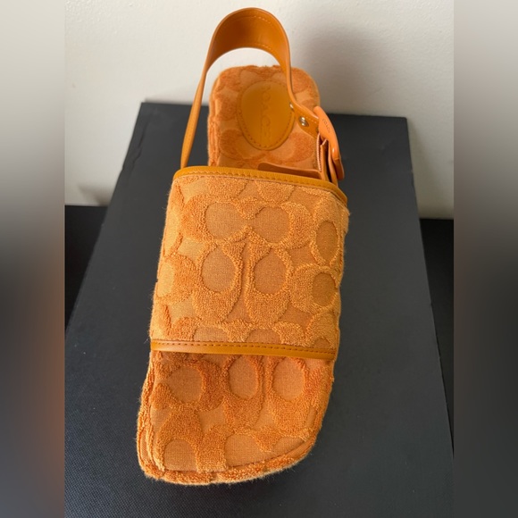 * BRAND NEW/NEVER WORN** COACH NOELLE PLATFORM SANDAL. (PAPAYA) - Picture 1 of 4